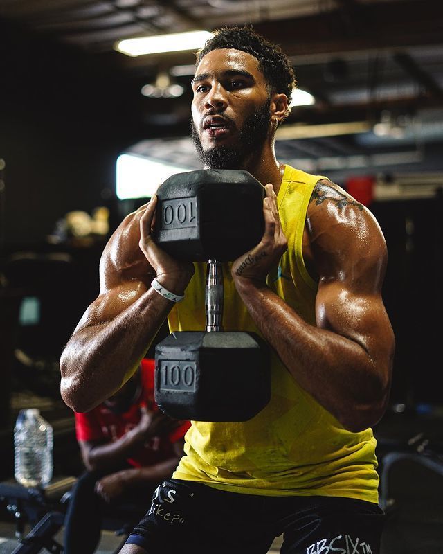 九游娱乐 -皇家社会训练开放日，赛后防线松动引欢呼，德国杯在即，高层口径保持一致(长津湖思想汇报1500字)